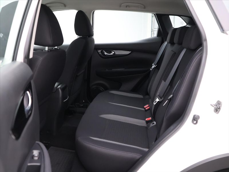 Nissan Qashqai 1,3 DiG-T Acenta CZ 1.Maj - fotka 14 z 37