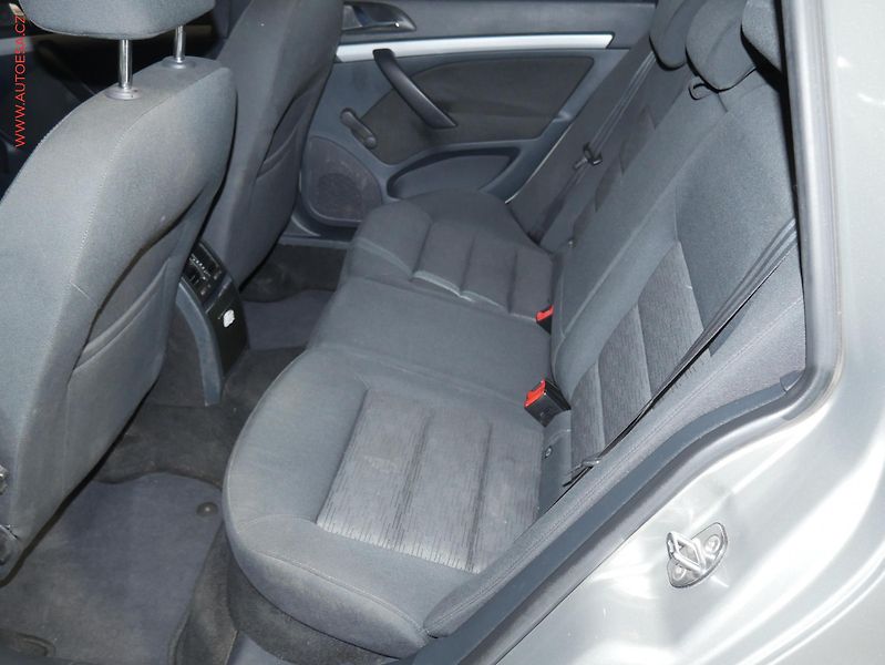 Škoda Octavia (2012) 1.6 TDI, ČR, AC, TZ, temp - fotka 10 z 17
