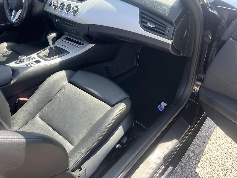 BMW Z4 (2009) 3.0i 190kw Kabrio REZERVACE - fotka 25 z 28