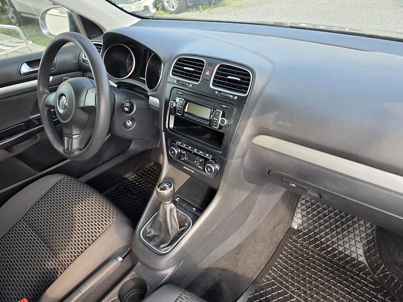 Volkswagen Golf Variant 1.6 TDi  - fotka 15 z 19