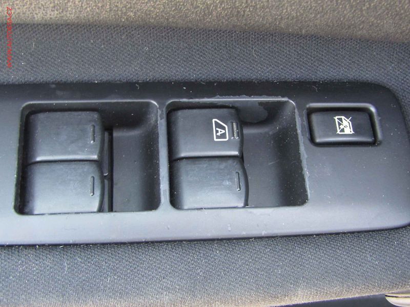 Nissan Qashqai (2013) 1.6i, 1.maj,ČR, Klima - fotka 11 z 14