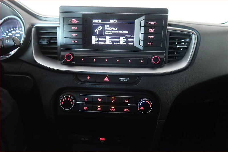 Kia Ceed (2021) 1.0 T-GDI, Serv.kniha - fotka 12 z 16