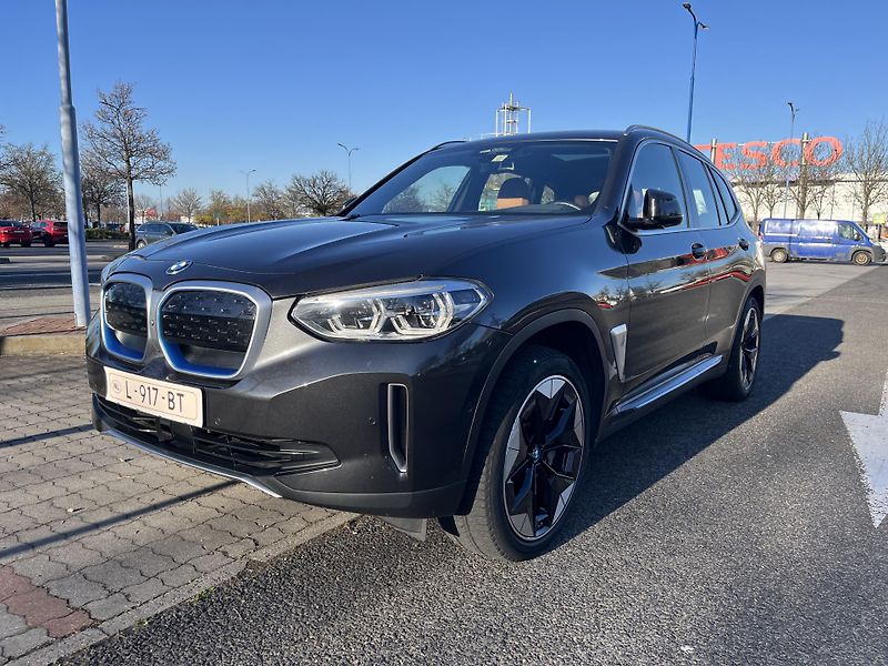 BMW iX3 (2021) /210kW - fotka 2 z 38