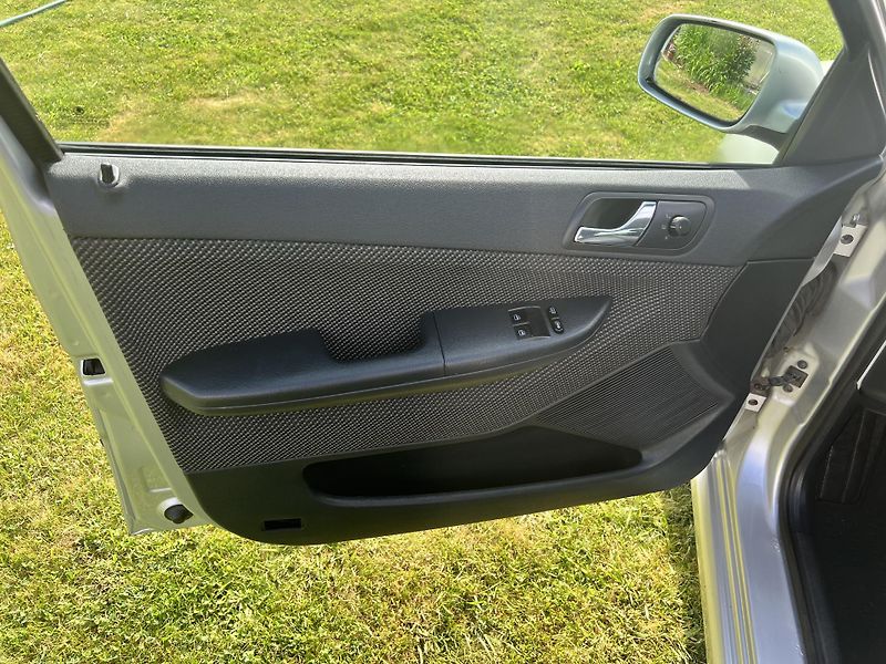 Škoda Fabia 1.4 59KW,TZ,KLIMA,TEMPOMAT,ESP - fotka 12 z 45