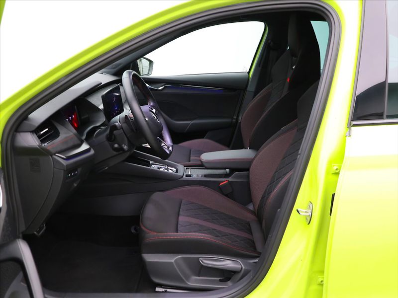 Škoda Octavia 2,0 TSI 180kW DSG RS CZ DPH - fotka 12 z 41