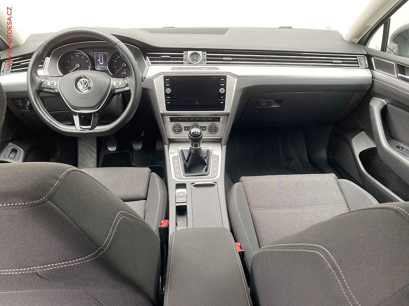 Volkswagen Passat (2017) 1.4 TSi, Comfortline, Webasto - fotka 8 z 17