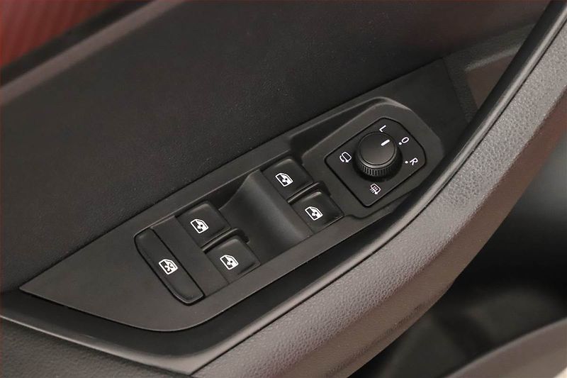Škoda Karoq (2023) Sportline 1.5 TSI - fotka 15 z 15