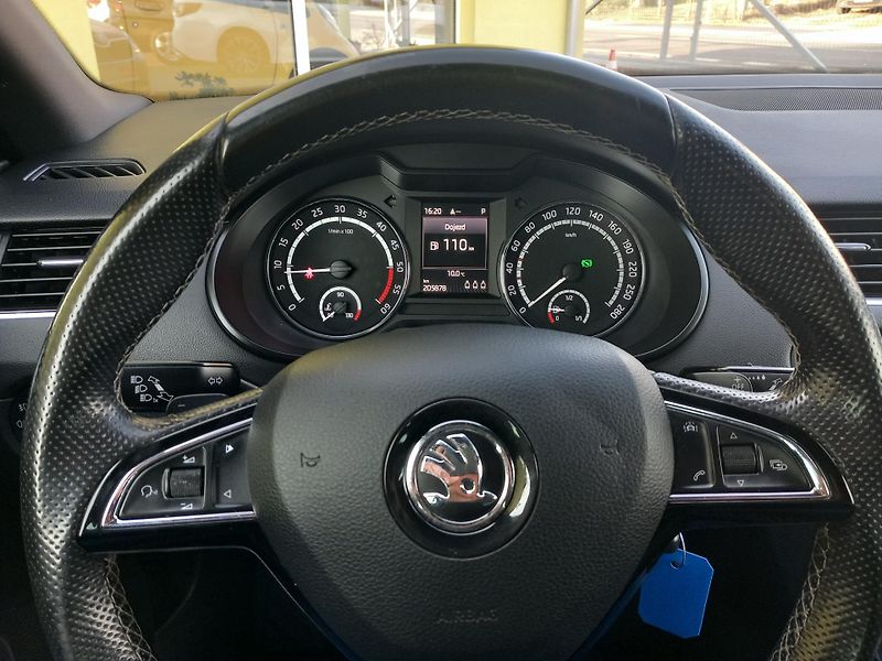 Škoda Octavia (2016) 2,0TDi 135kw RS 4x4  DSG NAVI  - fotka 27 z 48