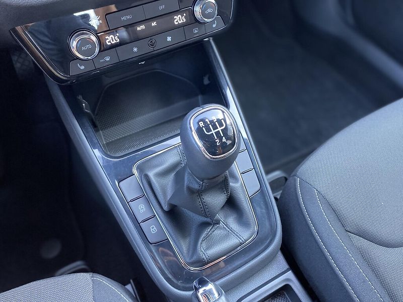 Škoda Fabia 1,0 TSI 70 kW Selection - fotka 22 z 26