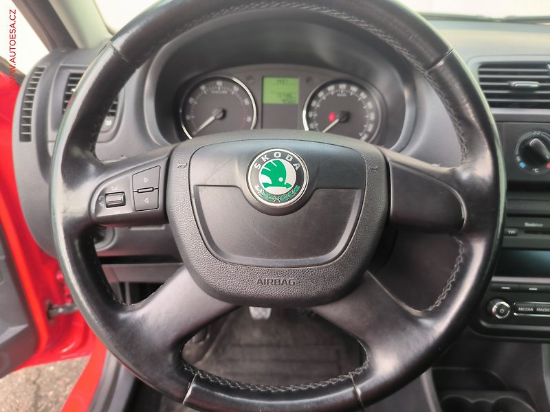 Škoda Fabia (2010) 1.2TSI, 1.maj, AC, výhřev sed - fotka 13 z 16
