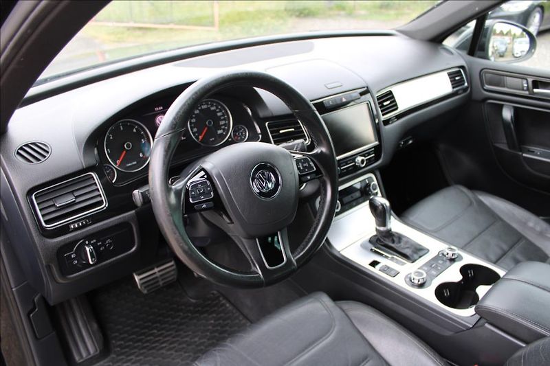 Volkswagen Touareg 3,0 TDi  4 x 4, AUTOMAT, DPH - fotka 11 z 40