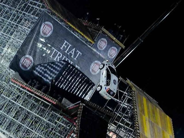 Fiat Punto při svém skoku