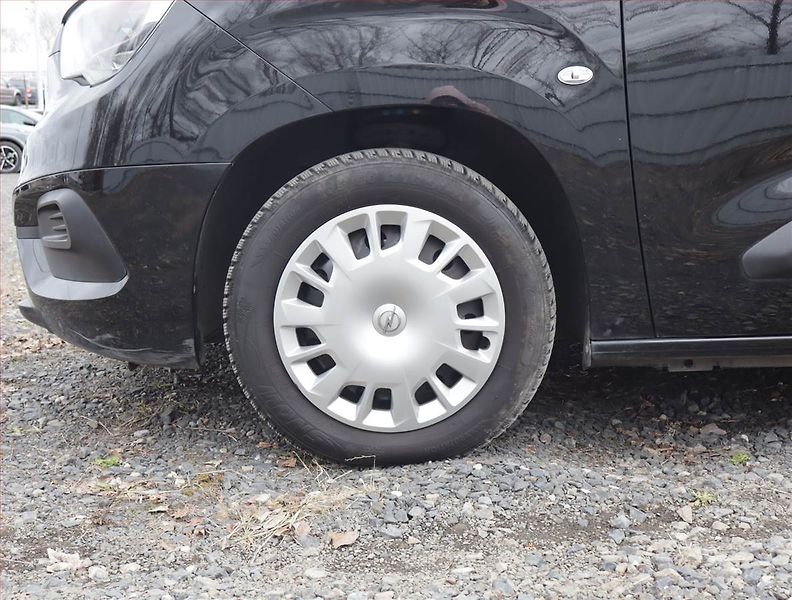 Opel Combo (2020) Edition 1.2 Turbo, 7Míst, 1Maj - fotka 13 z 18