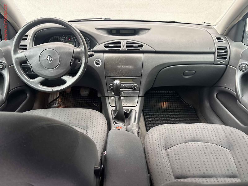 Renault Laguna (2004) 1.6i - fotka 8 z 17