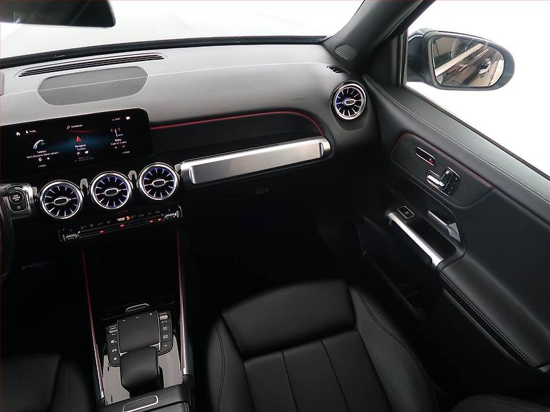 Mercedes-Benz GLB (2021) 250 4MATIC - fotka 8 z 28