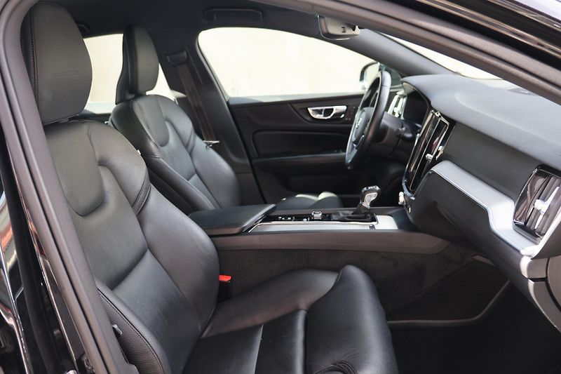 Volvo S60 (2019) T4 FWD Inscription - fotka 10 z 22