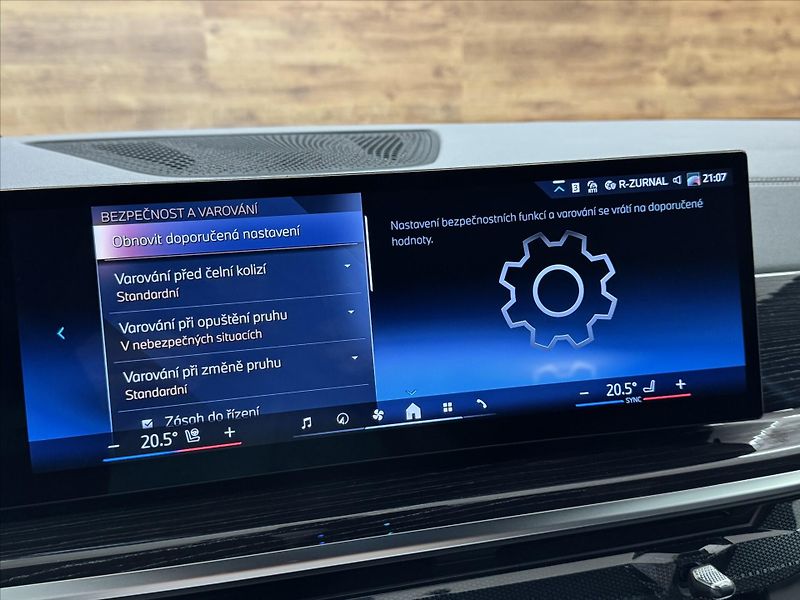 BMW X5 40i M SPORT ZÁRUKA SERVIS - fotka 17 z 33