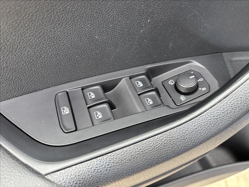 Škoda Karoq 2,0 TDI Sportline DSG ČR - fotka 22 z 41