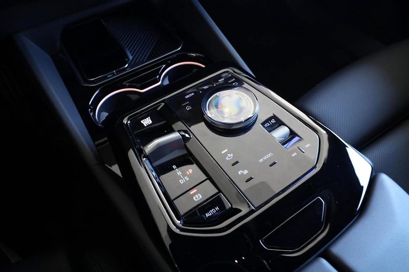 BMW Řada 5 540d xDrive Sedan - fotka 10 z 27