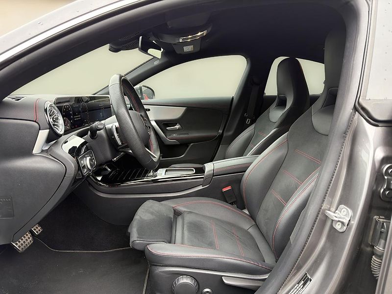 Mercedes-Benz CLA 250e AMG Linie - fotka 13 z 14