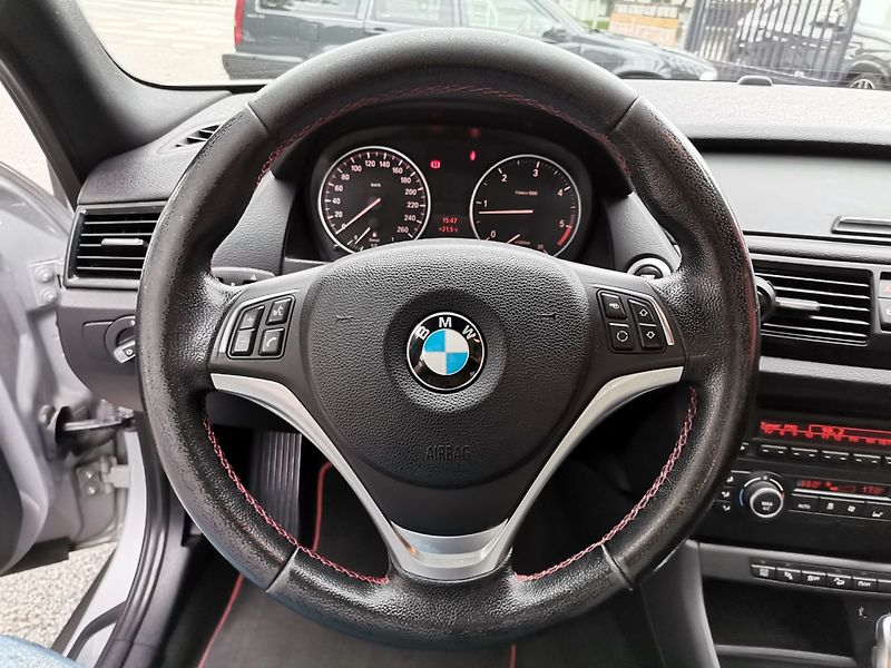BMW X1 (2013) 118D 105kw xDrive AUT XEN - fotka 12 z 26