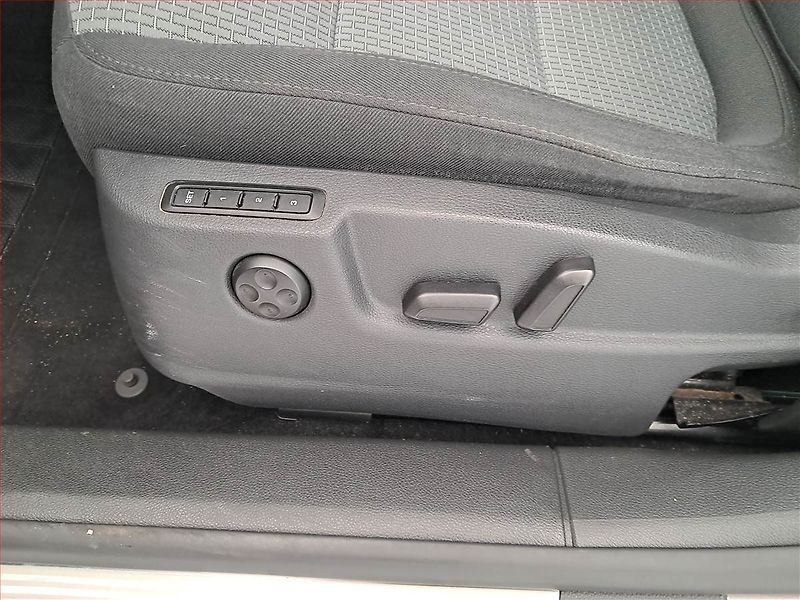 Škoda Superb (2011) Ambition Plus 1.6 TDI, Navi - fotka 20 z 20