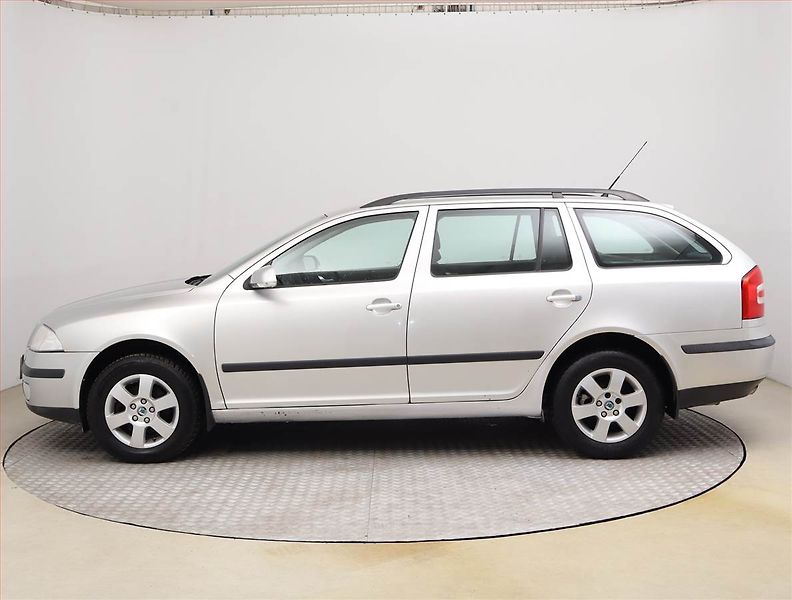 Škoda Octavia (2007) Ambiente 1.6, nová STK, Tažné - fotka 3 z 15