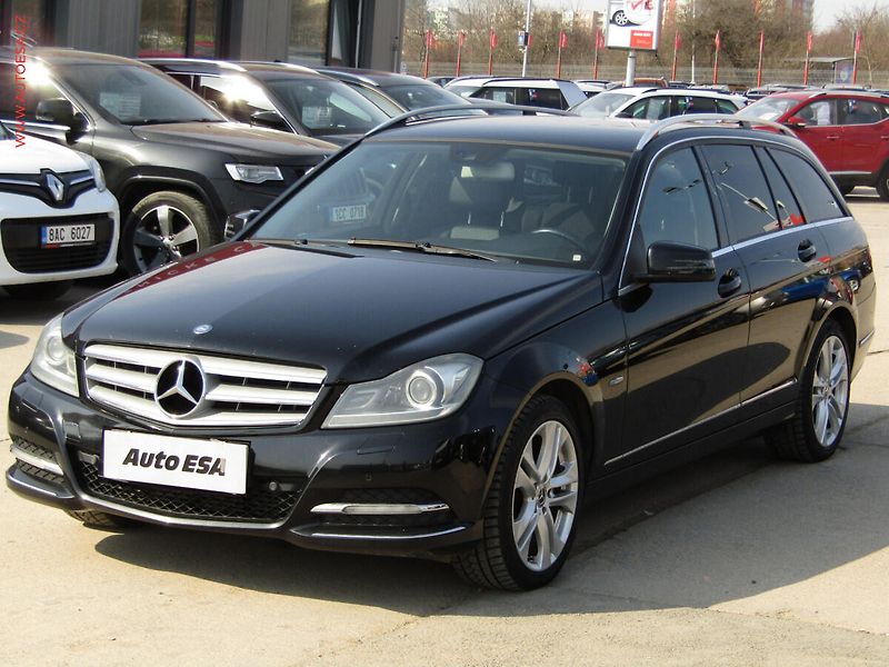 Mercedes-Benz Třídy C (2011) 1.8K C180, AT, bixen, autoAC - fotka 3 z 18