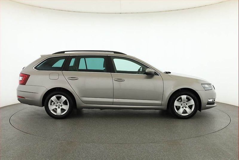 Škoda Octavia (2019) Ambition 2.0 TDI, Serv.kniha - fotka 6 z 17