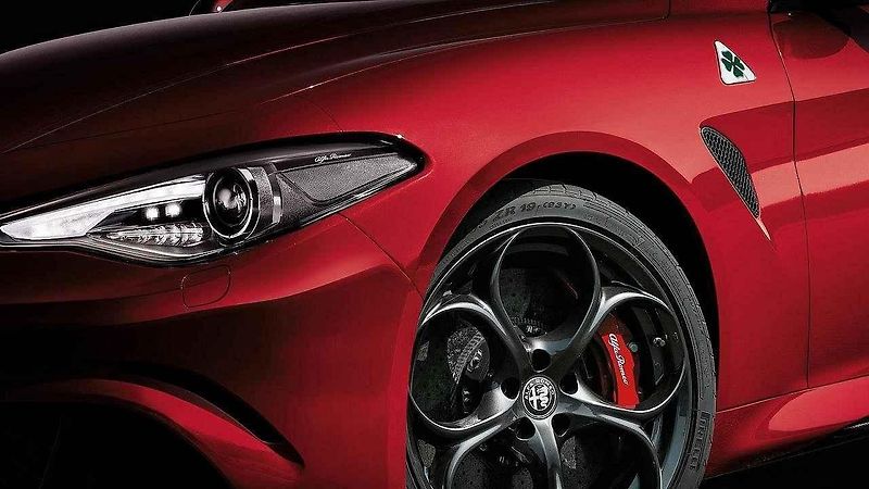 Neoficiální ilustrace Alfy Romeo Giulia Coupe Quadrifoglio.