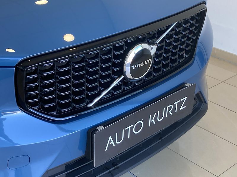 Volvo XC40 B3 FWD PLUS DARK - fotka 3 z 29