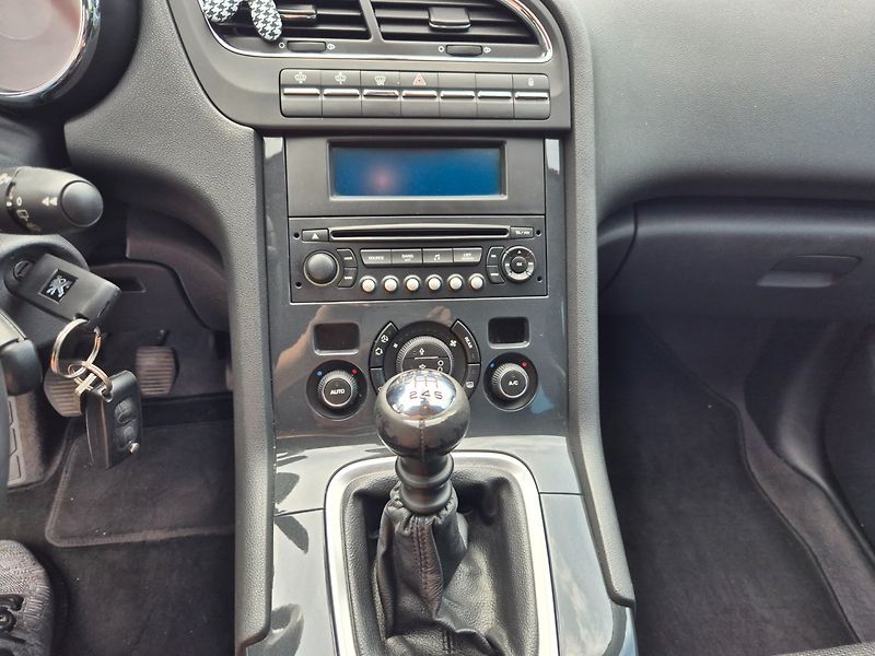 Peugeot 5008 (2011) 1.6  HDI Serviska - fotka 20 z 33