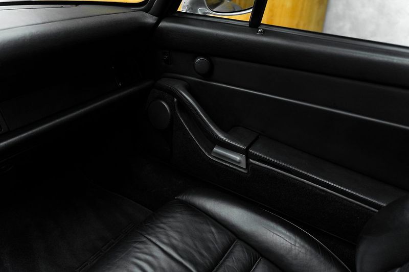 Porsche 911 Turbo - fotka 23 z 35