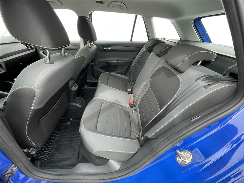 Škoda Fabia 1,0 TSI Ambition Plus PDC+AC - fotka 16 z 23