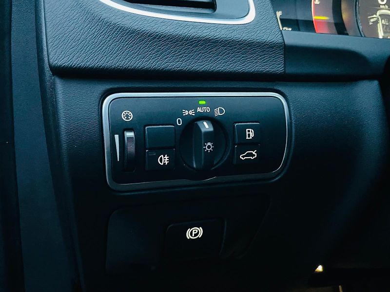 Volvo V60 2.4D4 5V AUTOMAT KAMERA TAŽNÉ - fotka 42 z 50