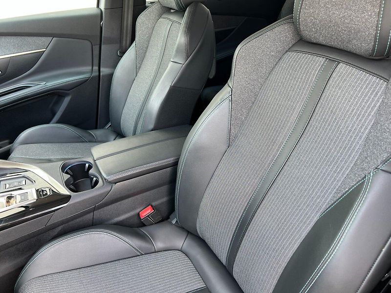 Peugeot 5008 (2021) 1.5HDi 96kW Allure+! Tažné! 7m - fotka 19 z 46
