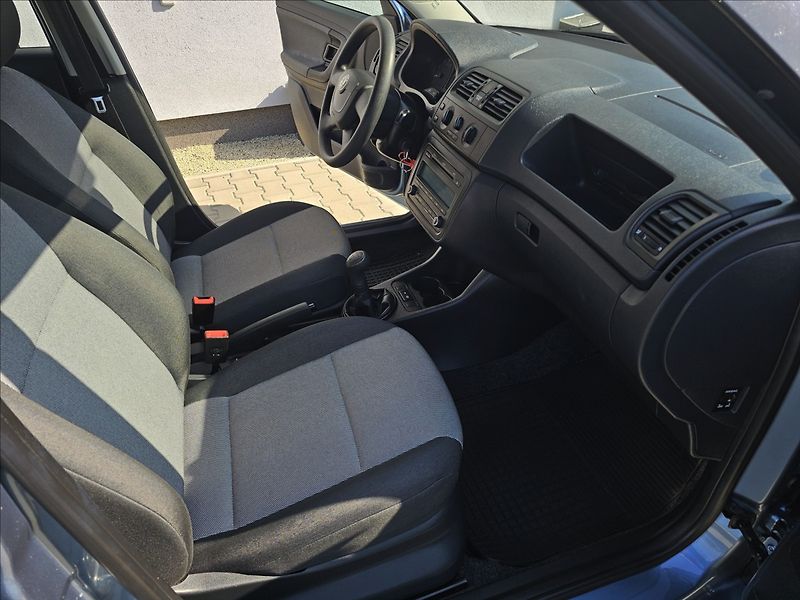 Škoda Fabia II 1,2TSi 63KW CLASIC KLIMA - fotka 26 z 38