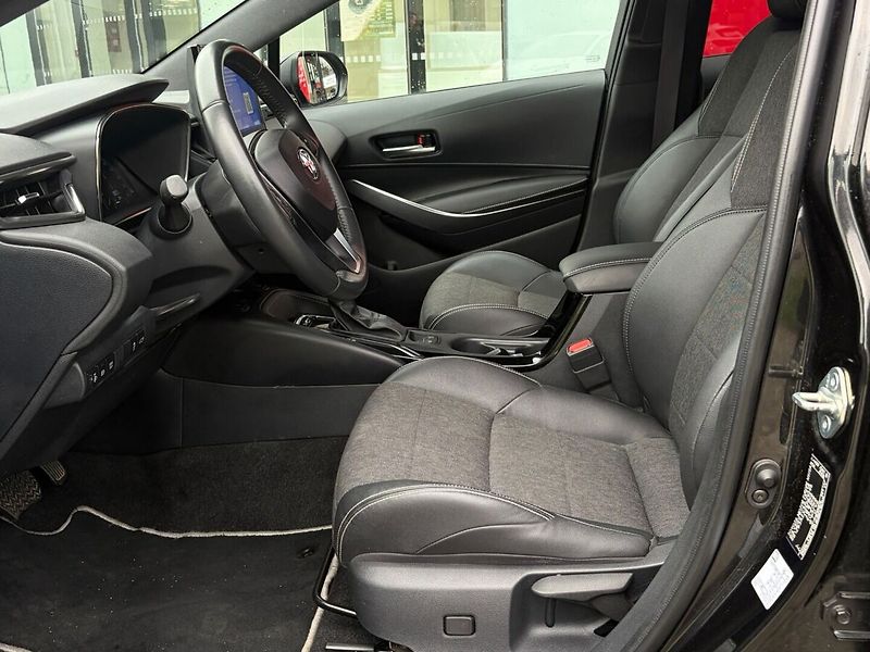 Toyota Corolla 1.8 Hybrid Style - fotka 7 z 19