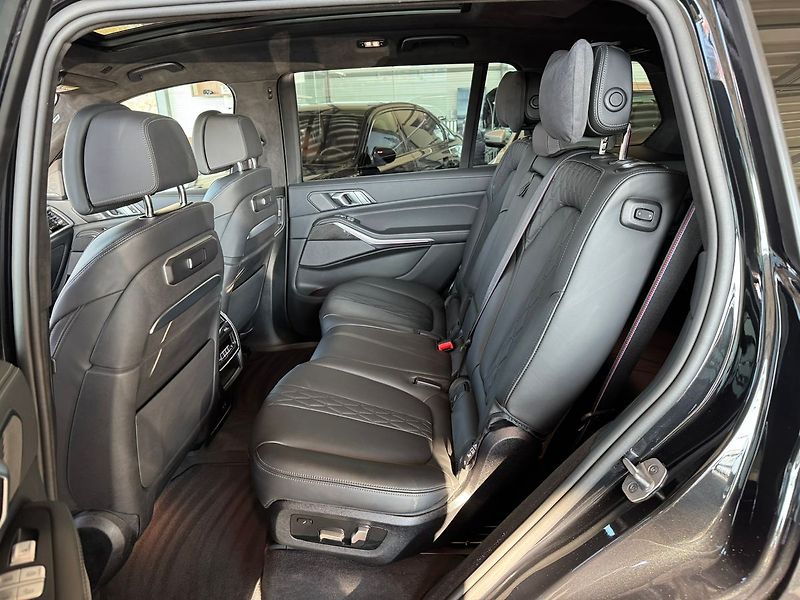 BMW X7 40xd Masáže Nezávislé Tažné - fotka 17 z 21