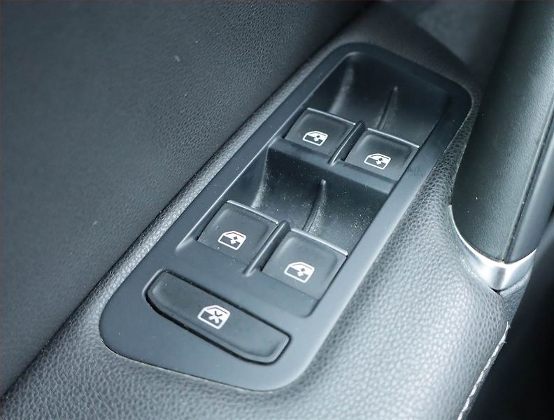 Volkswagen Golf (2015) Highline 2.0 TDI, Automat - fotka 17 z 20