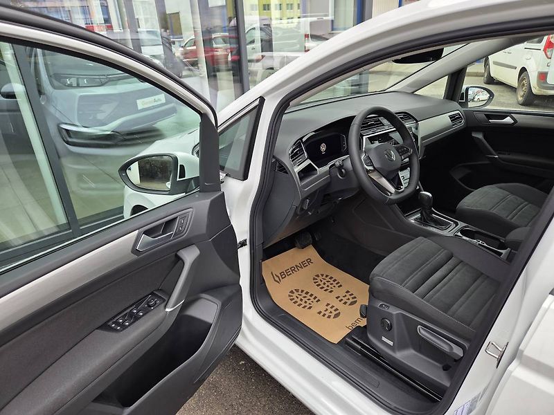Volkswagen Touran (2026) 1.5 TSI DSG 7míst - fotka 9 z 48