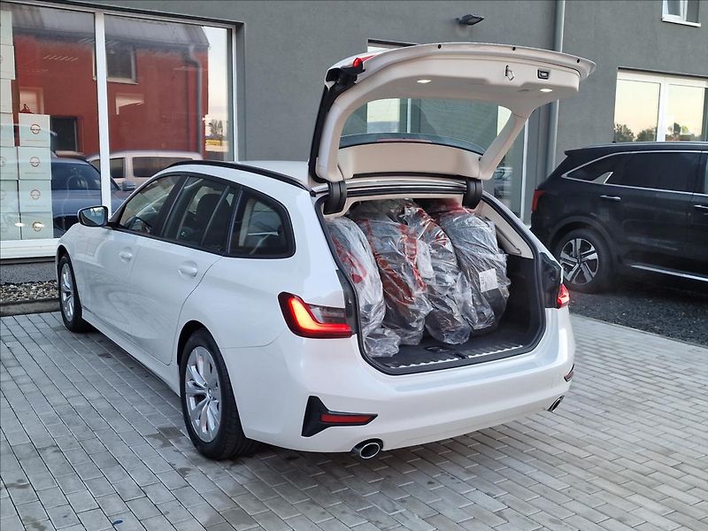 BMW Řada 3 318d 110kW Touring,ČR,1.Maj. - fotka 40 z 50