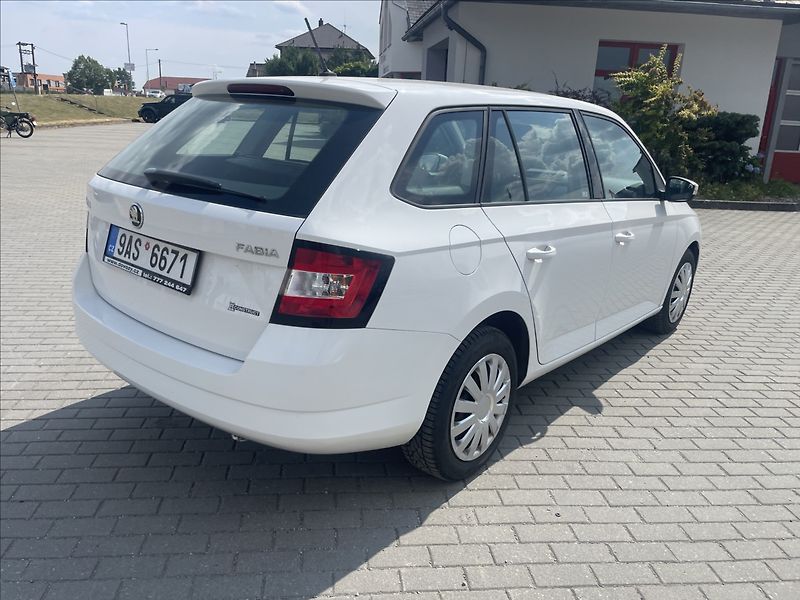 Škoda Fabia 1,4 TDi 66kw Klima FrontAssist - fotka 4 z 32