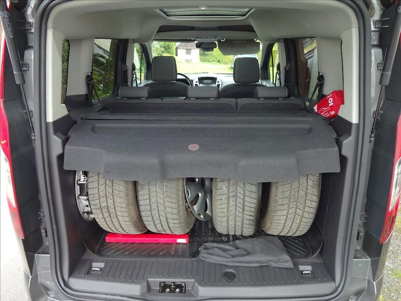 Ford Tourneo Connect 1.0 ECOBOOST TITANIUM - fotka 24 z 49