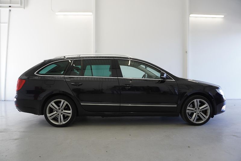 Škoda Superb 3.6 V6 191kW 4x4 REZERVACE - fotka 4 z 36