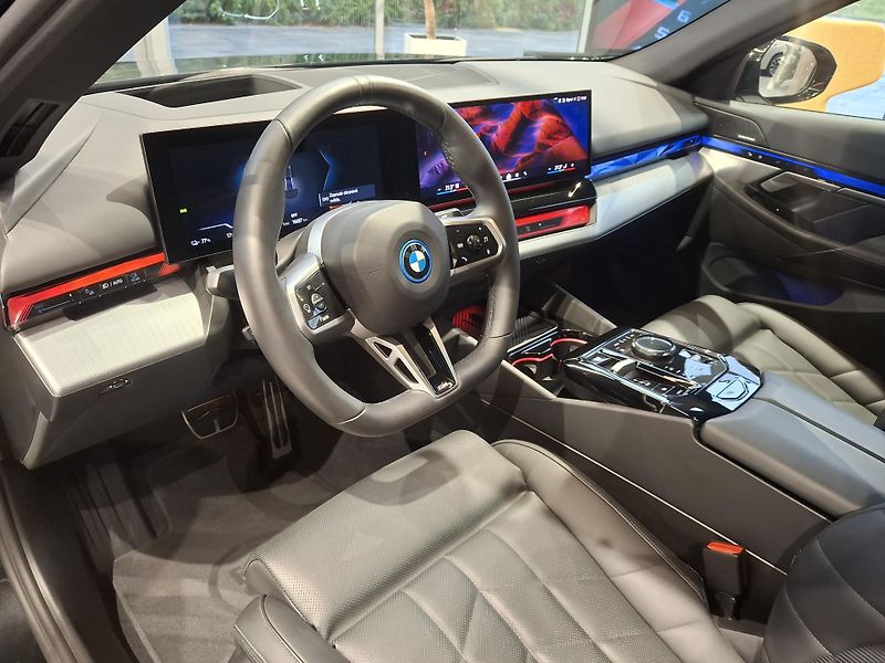 BMW i5 xDrive40 M-Sport PRO - fotka 9 z 36