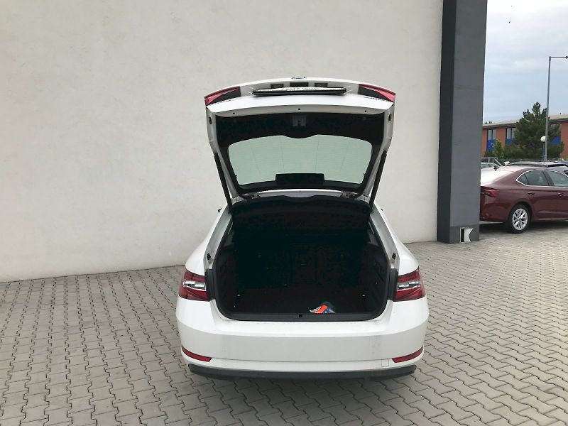 Škoda Superb (2018) GRT AMB TD 110/2.0 A7F - fotka 10 z 26
