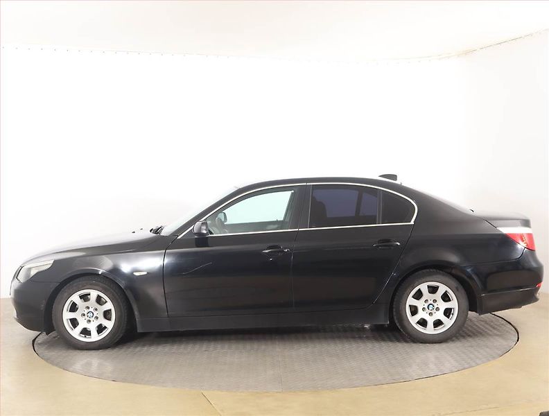 BMW Řada 5 (2007) 520d, Automat, po STK - fotka 3 z 16