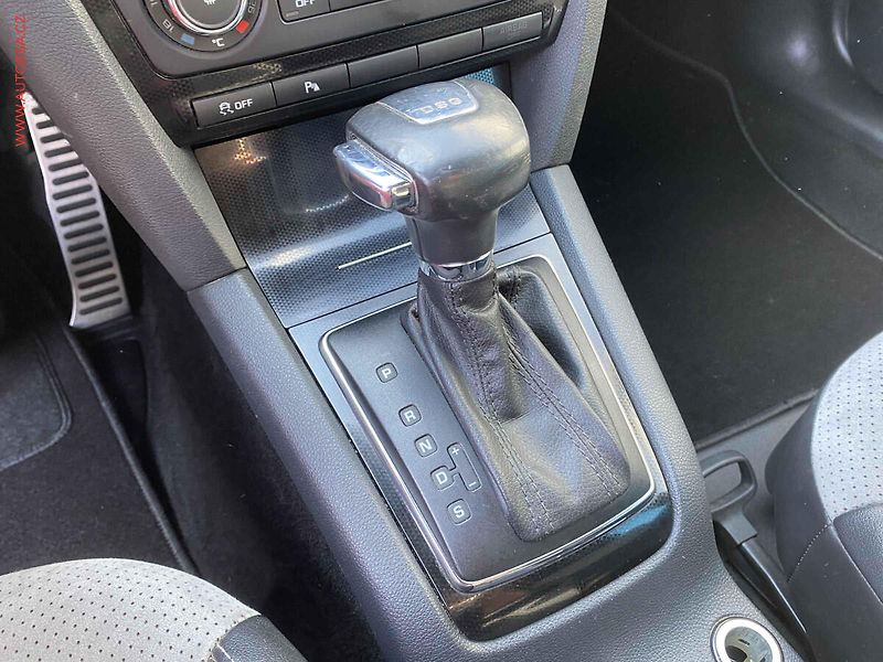 Škoda Octavia (2012) 2.0 TSi, RS, DSG, STK6/28 - fotka 16 z 18