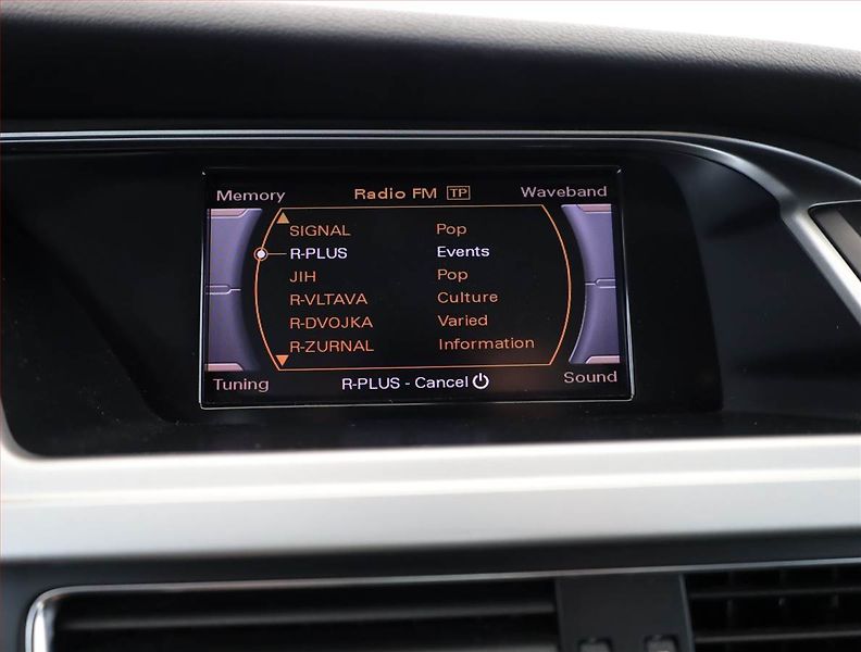 Audi A4 (2010) 2.0 TDI, Serv.kniha, Xenony - fotka 12 z 14